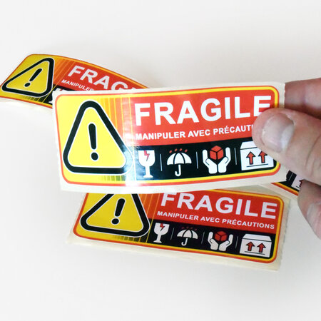 Lot de 500 Etiquettes FRAGILE dimension 4x10 cm