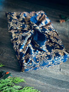 Papier Cadeau Réutilisable Emballage Furoshiki Coton Recyclé : Jardin Secret (Taille S) 35x35 cm bleu nuit