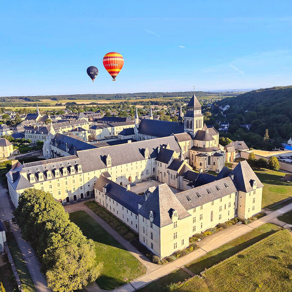 SMARTBOX - Coffret Cadeau Vol en montgolfière au-dessus des châteaux de la Loire avec dégustation de vin en semaine pour 2 personnes -  Sport & Aventure