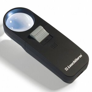 Loupe de poche lumineuse LED grossissement 7 fois.