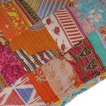 Coussins de canapé en patchwork sur palette