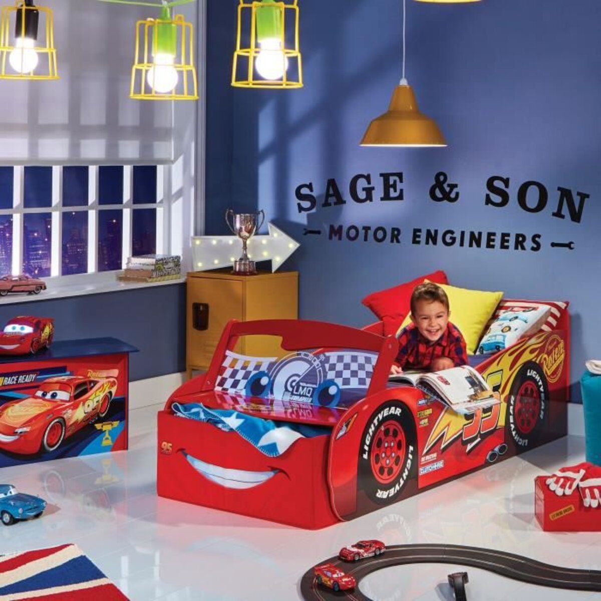 Lit Flash Mcqueen Cars Disney Avec Pare-brise Lumineux + Matelas à Prix  Carrefour