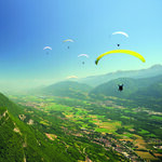 Sensations parapente : vol magique de 35 min au-dessus du lac d'annecy - smartbox - coffret cadeau sport & aventure