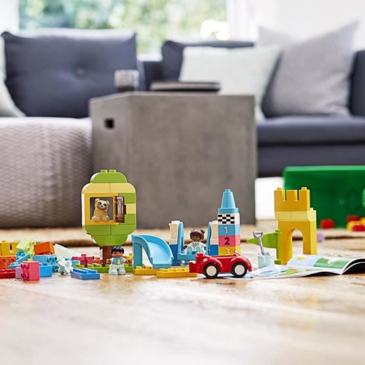 LEGO DUPLO Classic Deluxe Brick Box 10914 Kit de démarrage avec boîte de  rangement, excellent jouet éducatif pour les tout-petits de 18 mois et  plus, New 2020 (85 pièces) : : Jouets