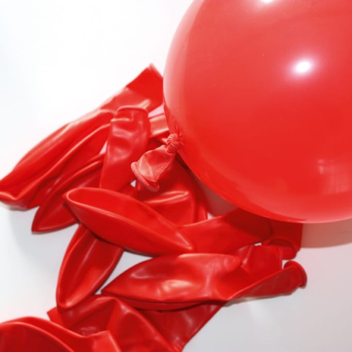 Ballon de baudruche rouge pois noir x6