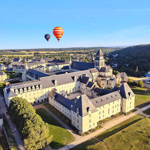 SMARTBOX - Coffret Cadeau Vol en montgolfière au-dessus des châteaux de la Loire avec dégustation de vin en semaine pour 2 personnes -  Sport & Aventure