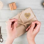 500 Etiquettes Plaisir d'Offir Cœur Kraft Autocollantes en rouleau - 37 x 37 mm - Plaisir d'Offrir - 1 rouleau de 500 Stickers pour fleuriste  entrepreneurs  smallbusiness.
