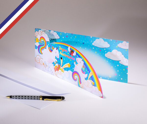 Carte double extravagance créée et imprimée en france sur papier certifié pefc - joyeux anniversaire licornes et arc-en-ciel - découpe nuage et or à chaud