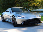 SMARTBOX - Coffret Cadeau Stage de pilotage : 4 tours sur le circuit de Lohéac en Aston Martin V8 Vantage -  Sport & Aventure