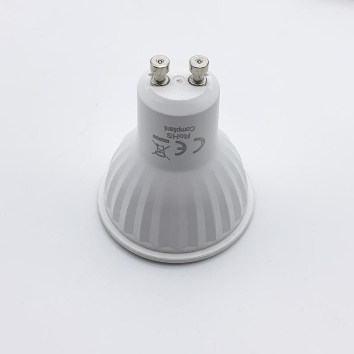 Conforama E63034100 Silamp Gu10 Ampoule LED, Rouge, 7w, 220v : :  Luminaires et Éclairage