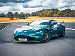 SMARTBOX - Coffret Cadeau Stage de pilotage : 2 tours en Aston Martin Vantage F1 sur circuit -  Sport & Aventure