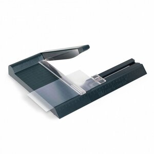 Massicot de précision pour couper bandes films photos papier.