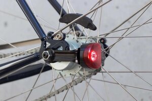 Eclairages av/arr sur moyeu vélo freins classiques