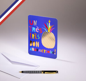 Carte simple happy word ! Créée et imprimée en france sur papier certifié pefc - bon anniversaire - ananas