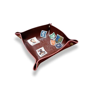 Vide poche en cuir format 17 x 17 cm.