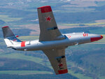 SMARTBOX - Coffret Cadeau Vol de 20 minutes à bord d'un avion de chasse L-29 Delfin en Slovaquie -  Sport & Aventure