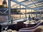 SMARTBOX - Coffret Cadeau Croisière gourmande d’1h45 sur la Seine avec dîner Menu 3 plats et vin sur le Paris en Scène -  Gastronomie