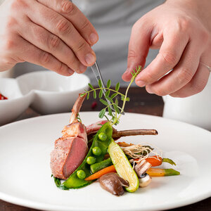 SMARTBOX - Coffret Cadeau Restaurant Gault & Millau : dîner gastronomique de 2 à 3 plats pour 2 - Gastronomie