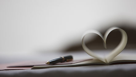 Poème d'amour qui touche le cœur : nos modèles et messages