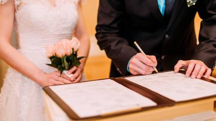 Mettre à jour sa carte d’identité après un mariage ou un divorce