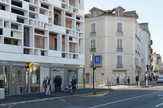 Visuel d'illustration agence La Poste au RDC d'un immeuble