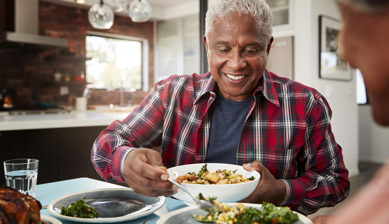 Alimentation des personnes âgées : bien manger pour mieux vieillir