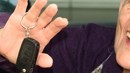 Conduire après 75 ans : comment aider un proche âgé à surmonter les difficultés